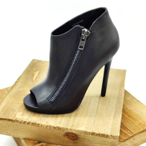 Steve Madden Bootie / Black / Zip Entry / Fits 6.5 Best - Picture 1 of 5